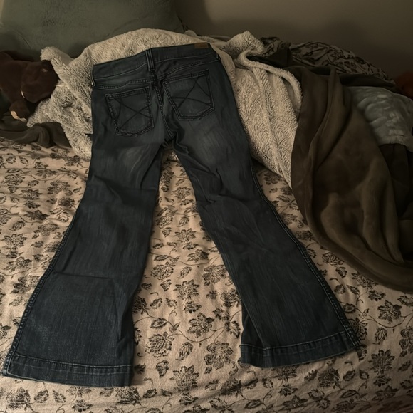Ariat 27L low rise jeans. Flare leg. - Picture 9 of 11